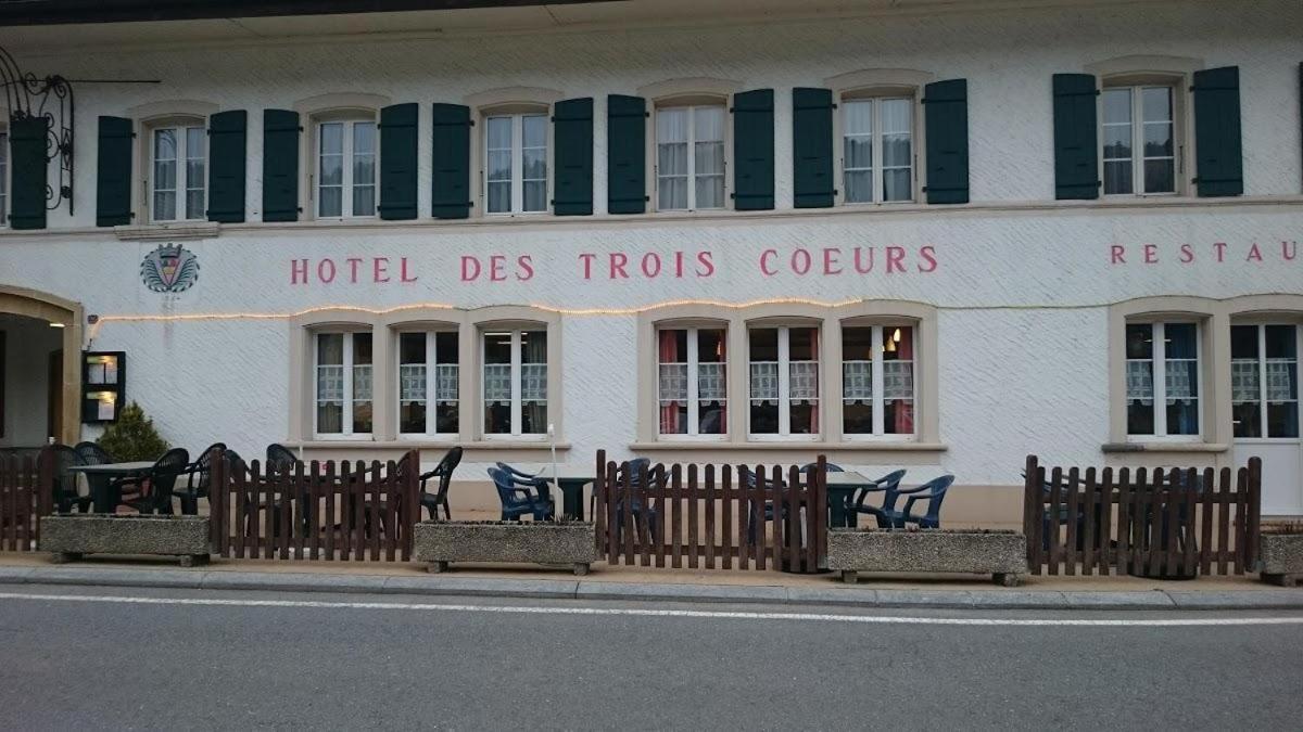 Hotel-Restaurant Des 3 Coeurs Vaulion Bagian luar foto
