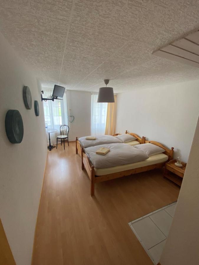 Hotel-Restaurant Des 3 Coeurs Vaulion Bagian luar foto